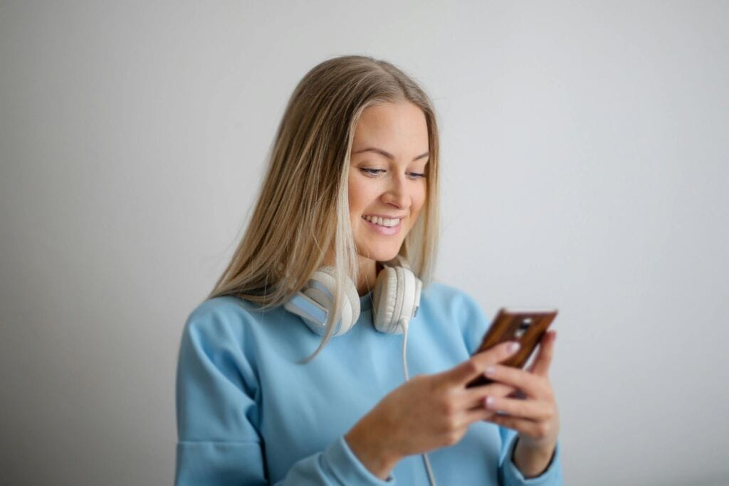 Social Media Advantages and Disadvantages